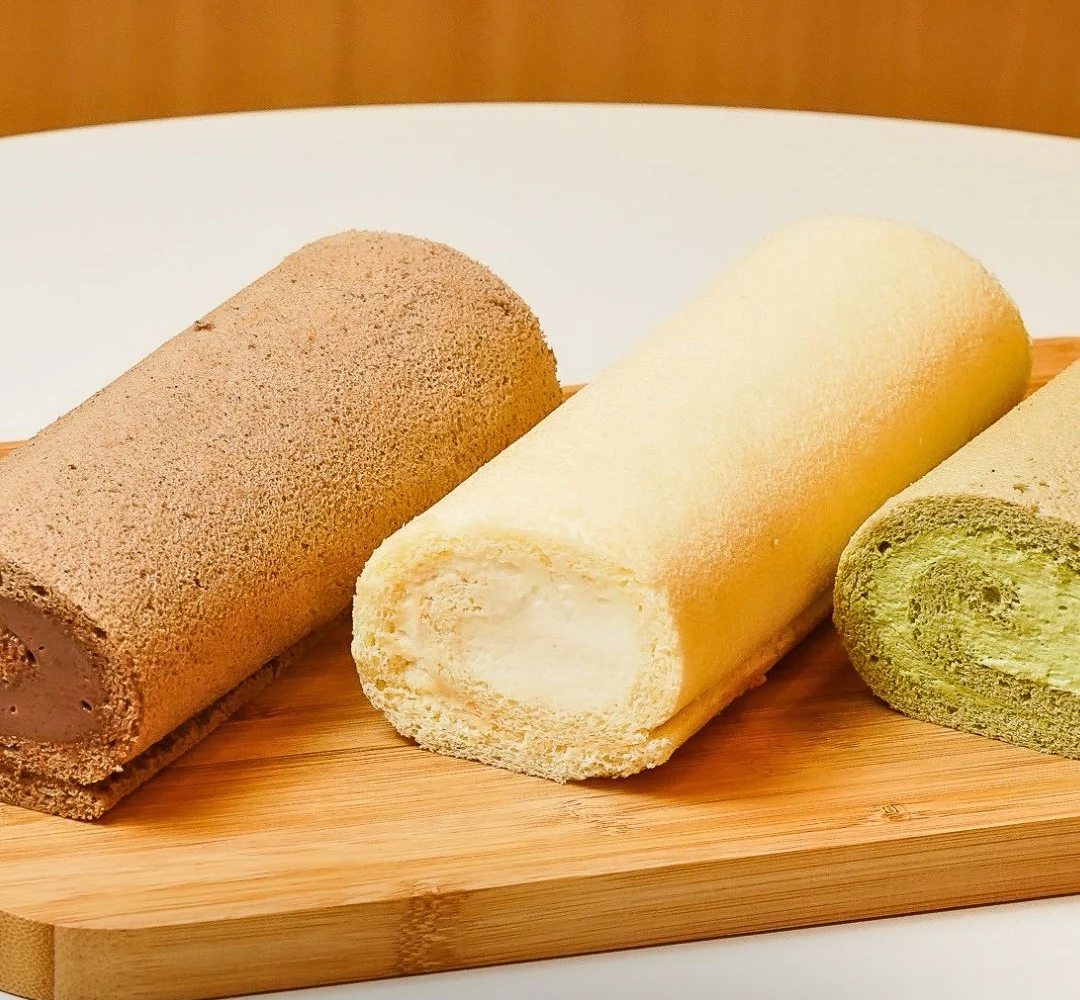 Roll cakes reais da AMAY nos sabores chocolate, baunilha e matcha